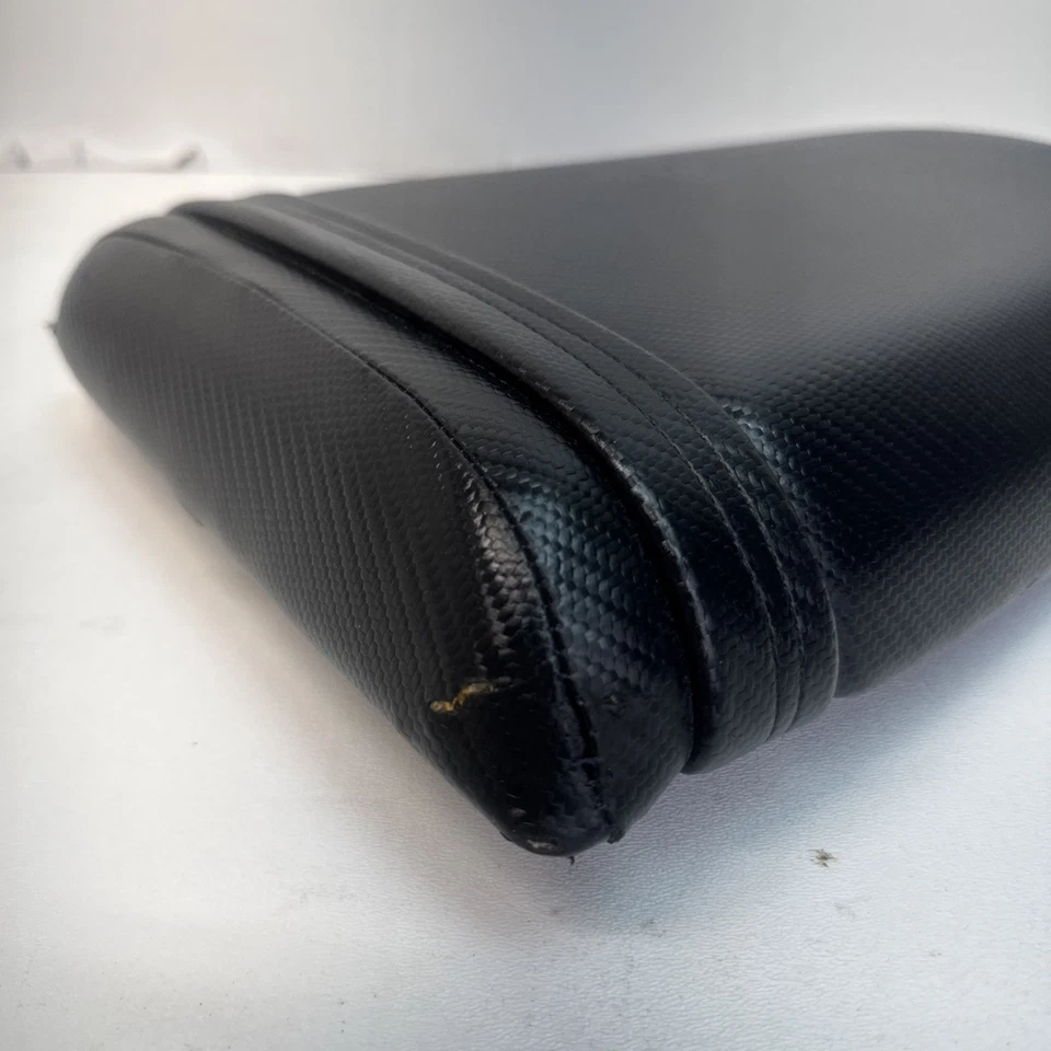 2001-2003 SUZUKI GSXR600 & 2000-2001 GSXR750 & 2001 GSXR1000 REAR PASSENGER SEAT - Image 4 of 4