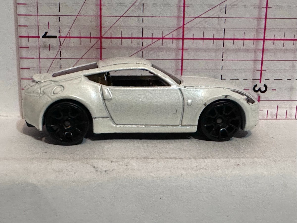 White Nissan 370z R0957 D28 Hot Wheels Diecast Car | eBay