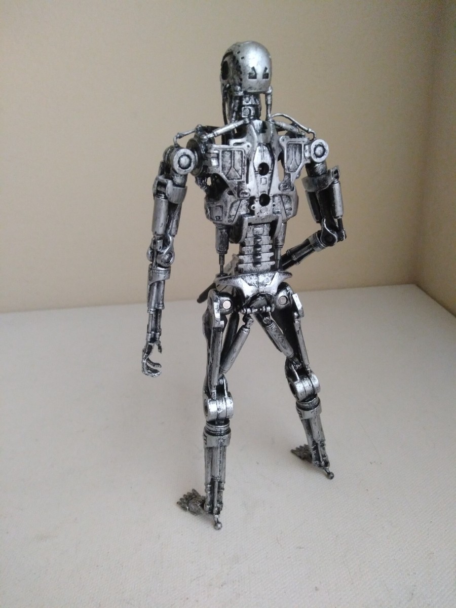 NECA T-800 ENDOSKELETON & SARAH CONNER Figures LOT NECA T-800 ENDOSKELETON & SARAH CONNER Figures LOT
