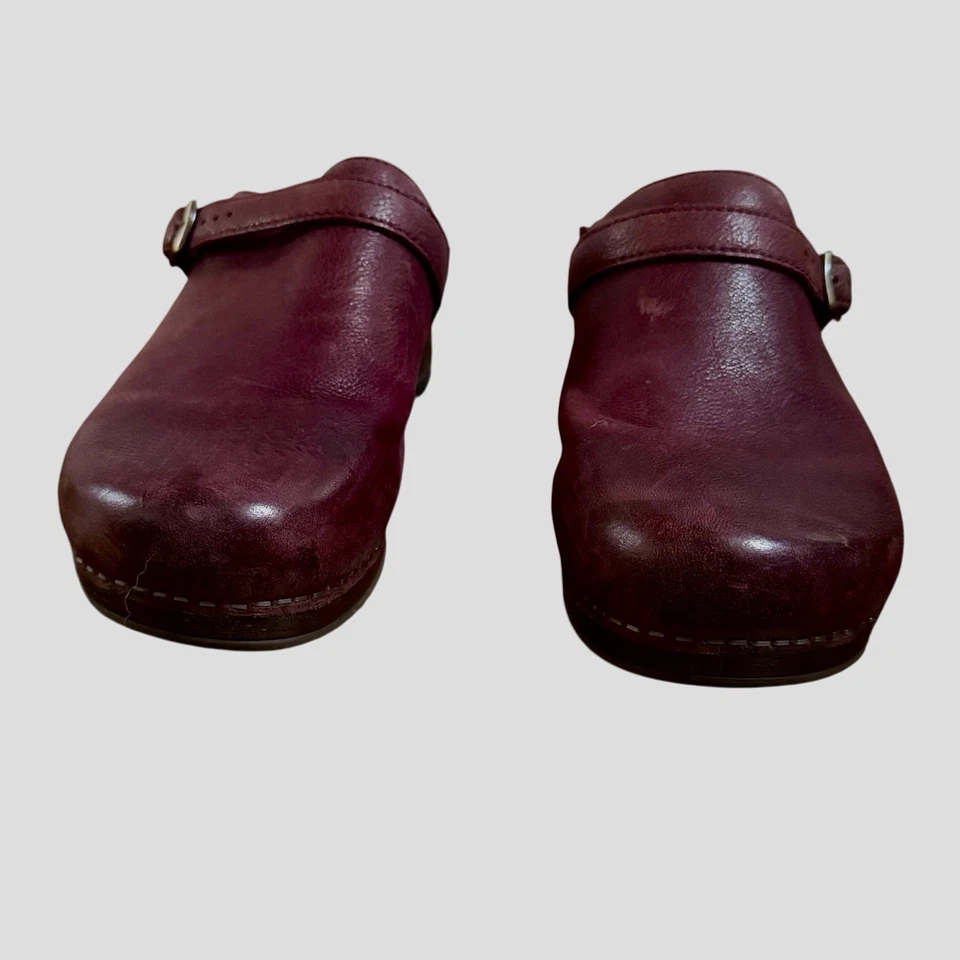 Zueco Dansko Berry para mujer 38 7,5-8 cuero rojo rubí zapato tacón bajo honda mula Foto 3 de 4