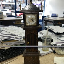 Vintage Miniatur Mechanische Holz Standuhr Derverlea M.I.G. Deutschland.