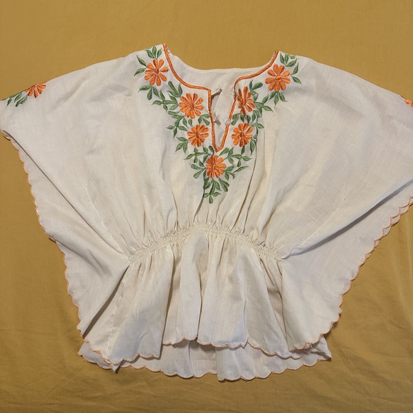 top with floral embroidery and an elasticised waist - 60s/70s flowy hippie style
