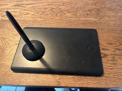Wacom PTH660 Intuos Pro Graphic Tablet