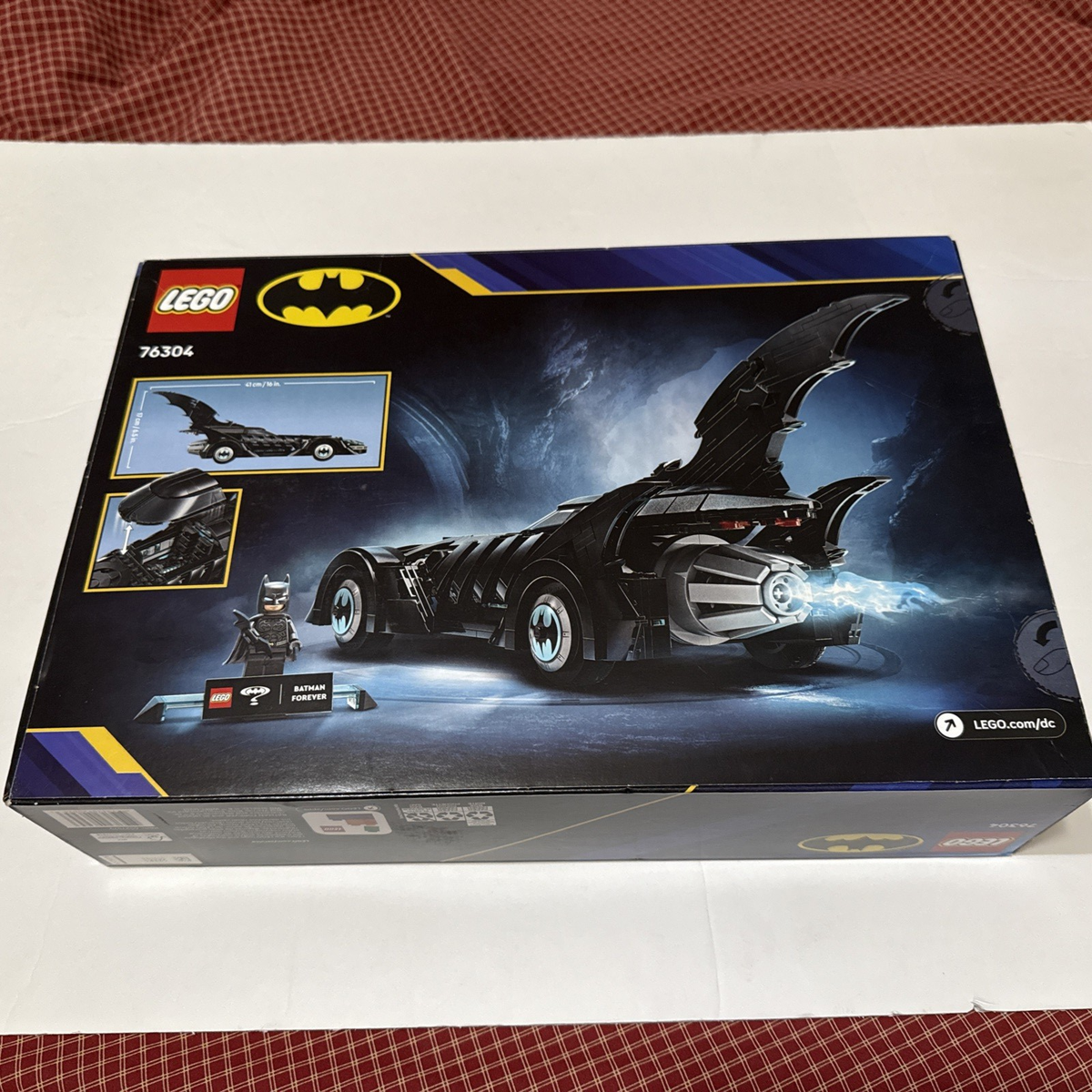 LEGO : Batman Forever Batmobile (76304) Brand New ( slight damage