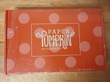 Paper Pumpkin Stampin Up KISSES  HUGS Card Kit, January 2022