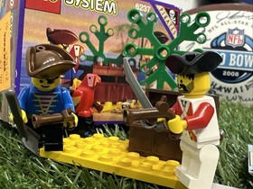 Lego 6237 Pirate's Plunder Complete with box and instructions