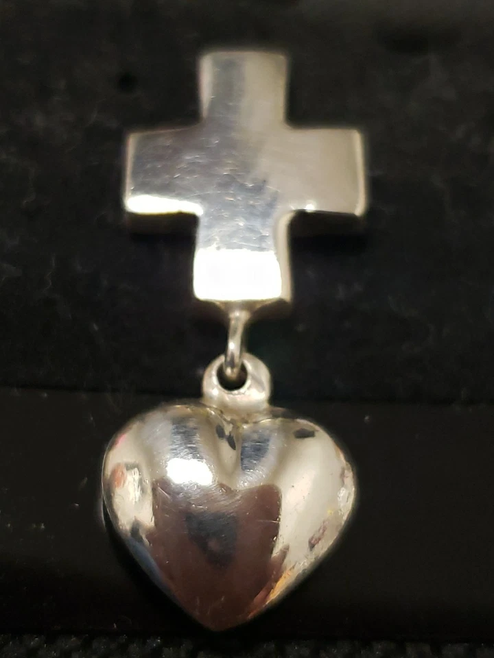 心形和十字架 ✝️ UNISEX 纯银悬垂耳环。 — 第 2/4 张图片