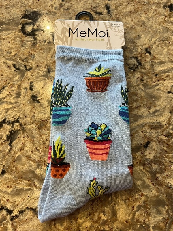 NWT Ladies MEMOI Blue Bamboo Blend Novelty Crew Socks, Succulents , sz 9-11