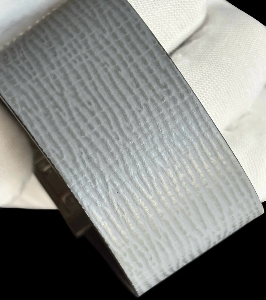 Brazalete Henri Bendel 7,25” ancho gris ovalado envoltura elegante bloqueo a presión seguro67 g Foto 3 de 4