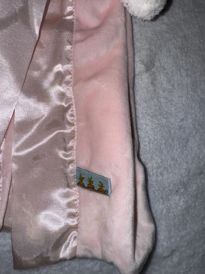 Manta de seguridad Bunnies By The Bay Best Friends Indeed Rabbit Lovey rosa satinado Foto 3 de 4