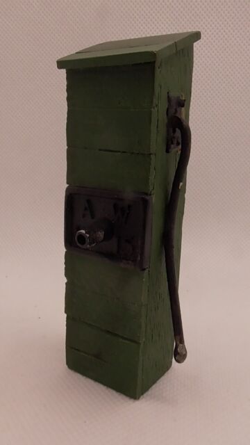 1/12 scale Dolls house Vintage Outside Water Pump Green British made HA25 1/12 scale Dolls house Vintage Outside Water Pump Green British made HA25