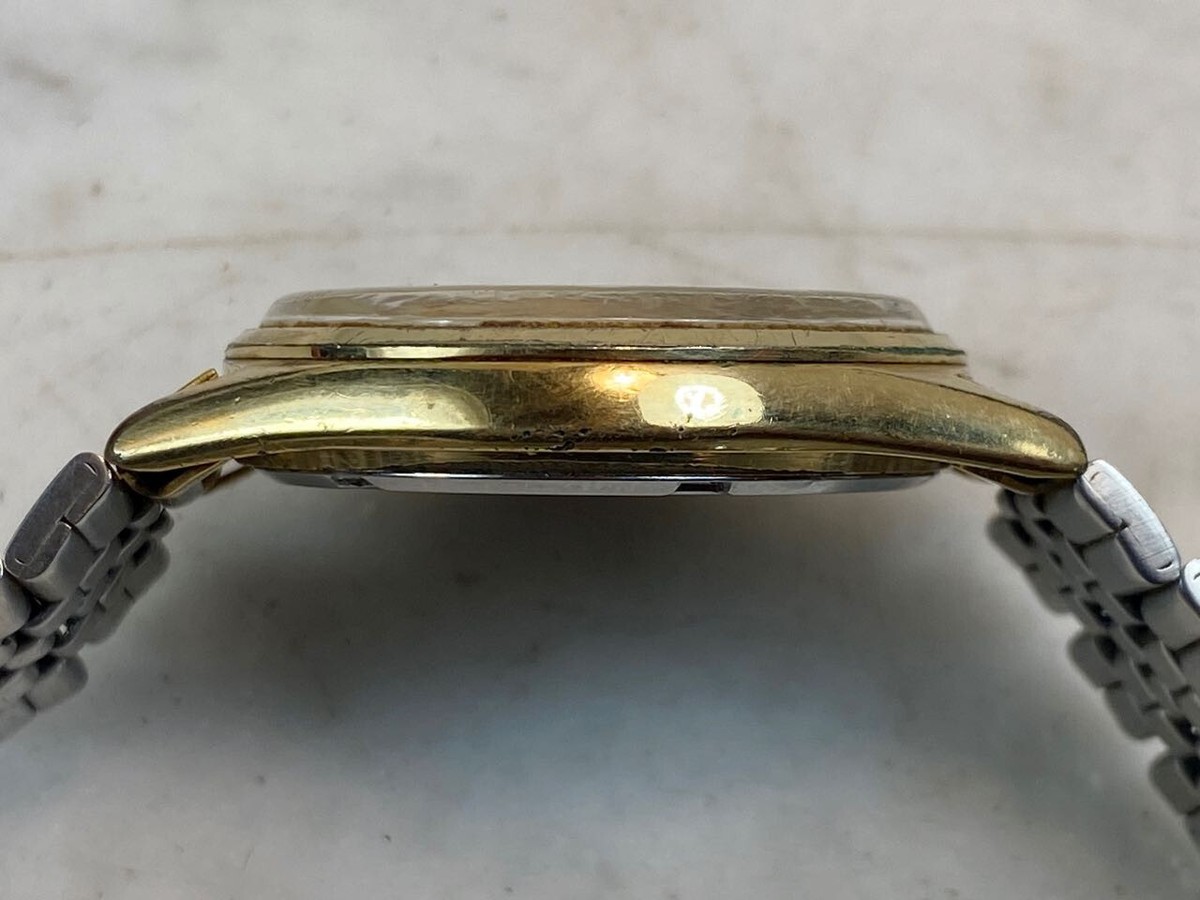 Vintage SEIKO SQ Men's Day Date Watch. Gold Tone Oyster Case Vintage SEIKO SQ Men's Day Date Watch. Gold Tone Oyster Case
