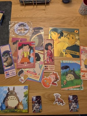 Studio Ghibli Fan-Set - Totoro, Chihiro, Calcifer - Postkarten, Sticker & Pins