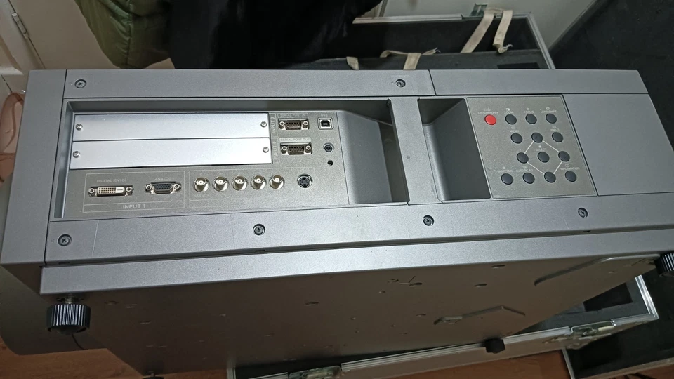 EIKI LC-X800 PROJECTOR - Image 2 of 4