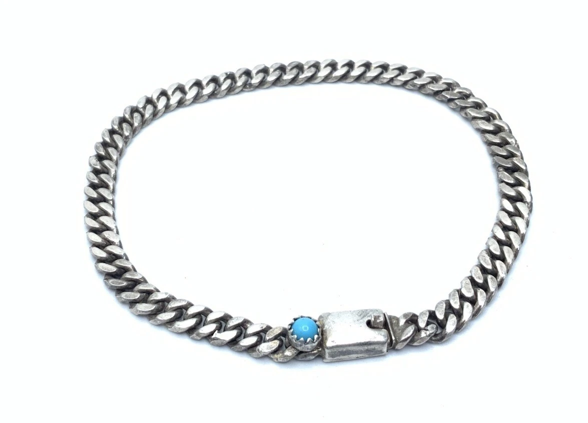 Grand collier à pendentif en perles avec fixations en laiton doré