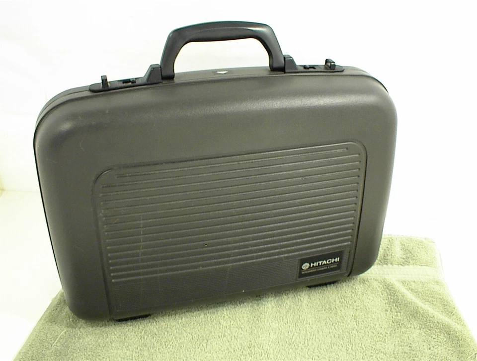 HITACHI CAMCORDER 5350A CAMERA & VIDEO with CASE and KEYS - Image 2 of 4
