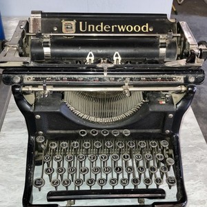 Underwood Elliott Fisher Co. Antique Typewriter 4241763-11 Black Made in USA