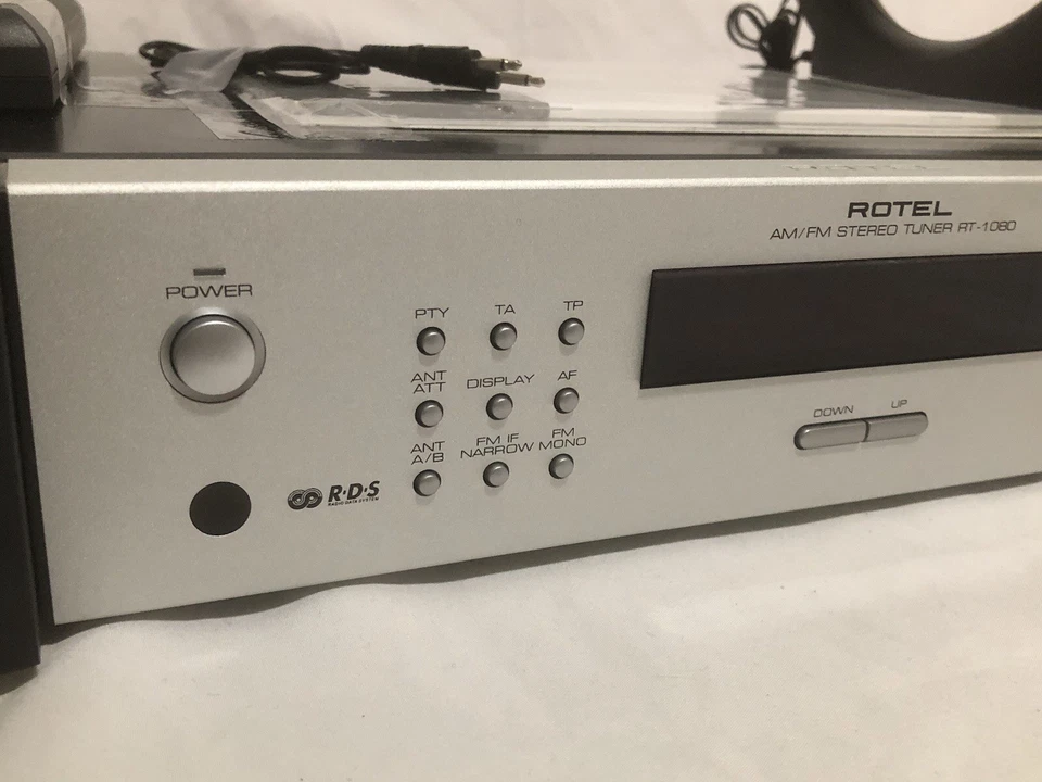 Sintonizador Rotel RT-1080 plateado con control remoto manual radio Shack antena interior sin caja Foto 4 de 4