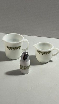 Lot 3 Spring Blossom Green Crazy Daisy 2 Pyrex Creamers & Gemco Salt Shaker