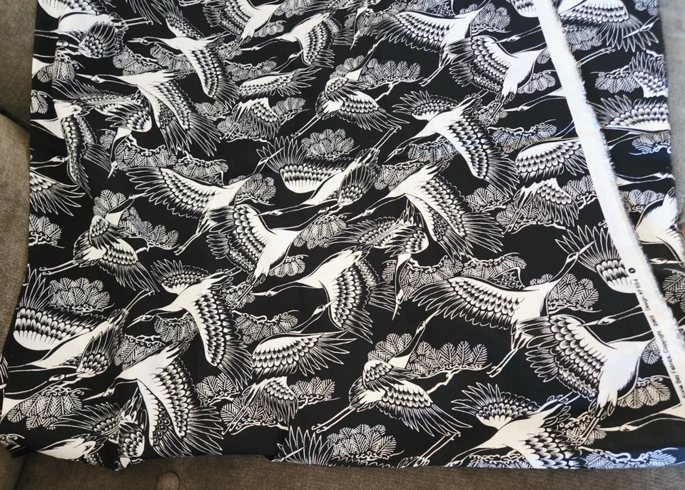 Kona Bay Fabrics 2003 Tsuru/Grúa Algodón Negro Blanco 44” x 86” Foto 2 de 3