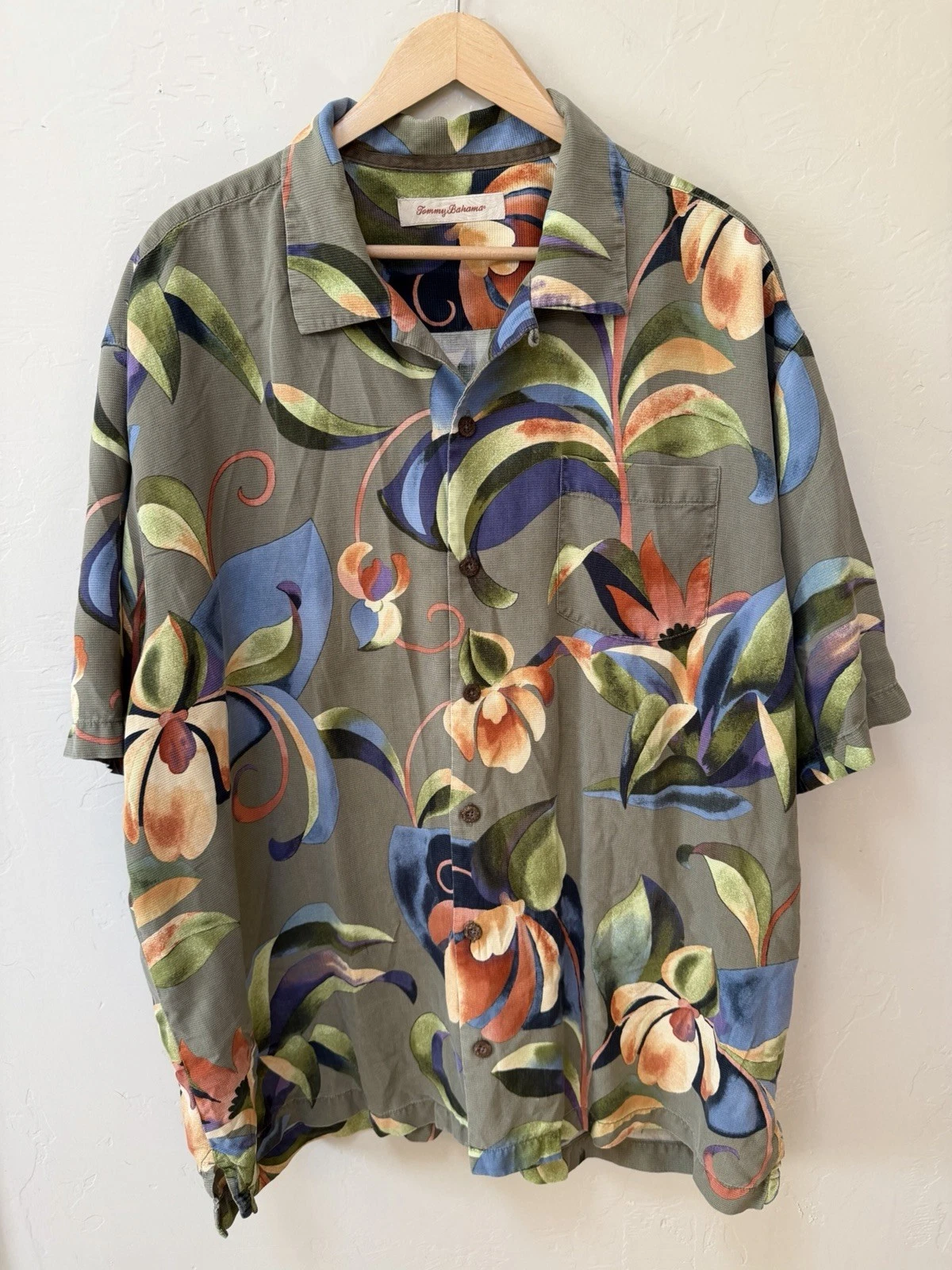 Tommy Bahama 100% Silk Hawaiian Camp Shirt Green Tropical Floral Mens Size XL