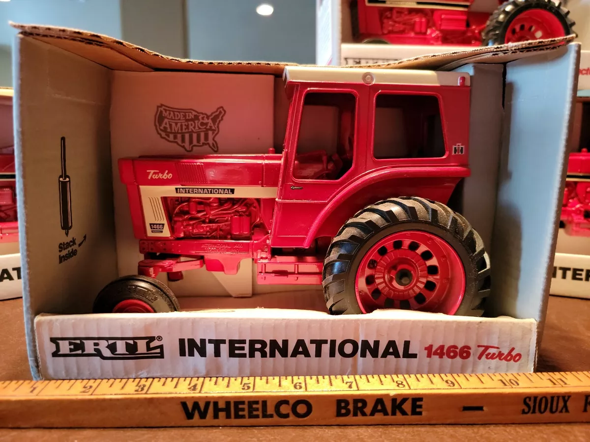 Ertl international best sale tractor