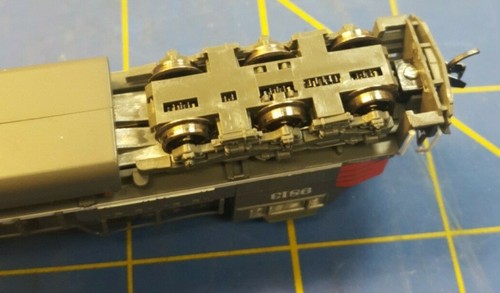 Athearn N scale Southern Pacific diesel locomotive Road #9813 detailed. - Picture 11 of 12