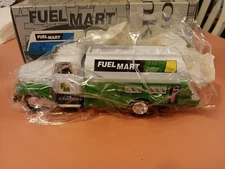 FIRST GEAR 1957 INTERNATIONAL' FUEL  MART', 1:34 scale Tanker # 19-2270 NIB