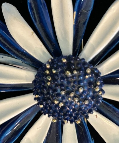 Vintage Signed ART Blue White Enamel Flower Brooch Pin 2.5x2.5 Patriotic - Picture 3 of 6