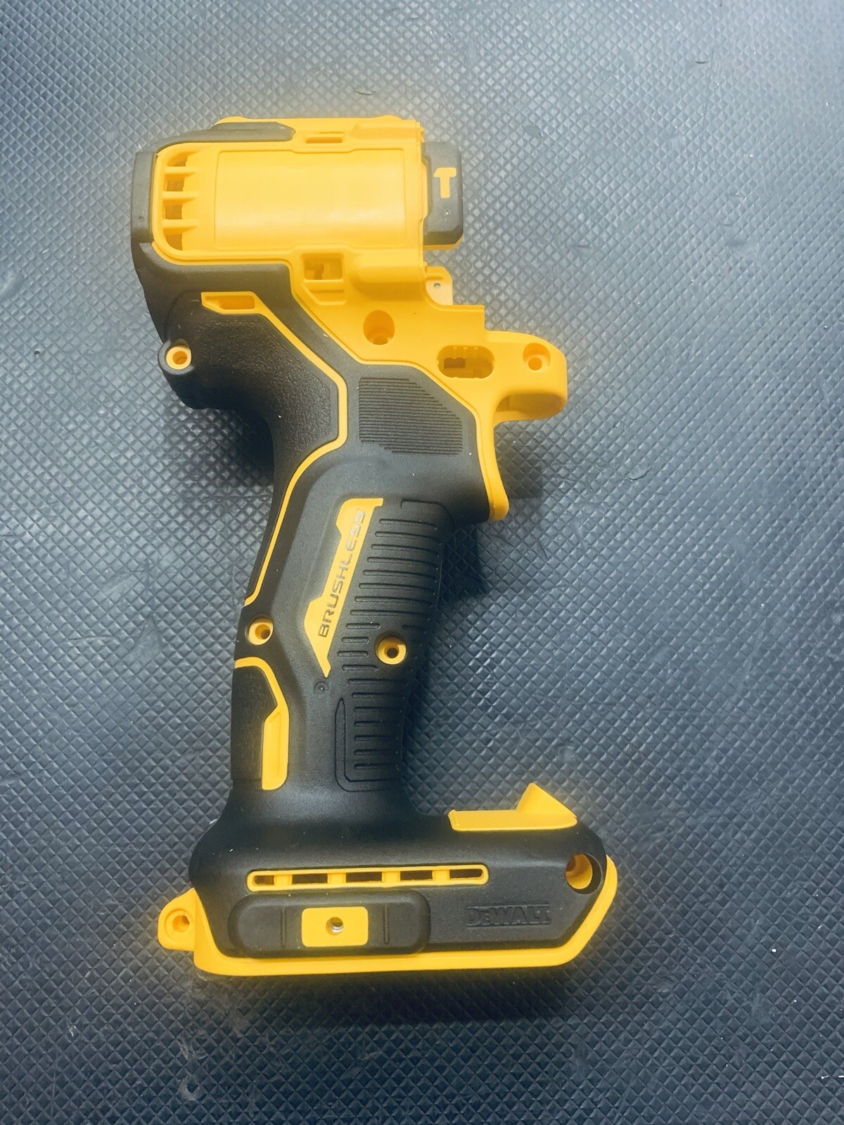 N637986 DeWalt Atomic Cordless 20v Hammer Drill-Driver DCD709 CLAM 