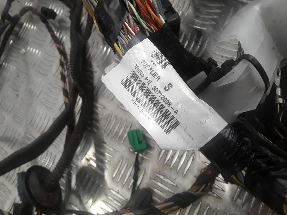 Volvo S40 2.0D 100kw Saloon 2005 Inner Body Wiring Harness 30712008A - Image 4 of 4