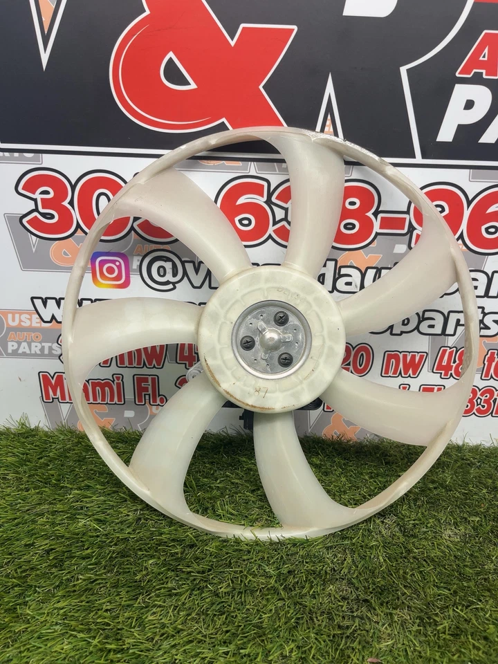 VENTILADOR Y MOTOR RADIADOR TOYOTA COROLLA 19-22 Foto 3 de 4