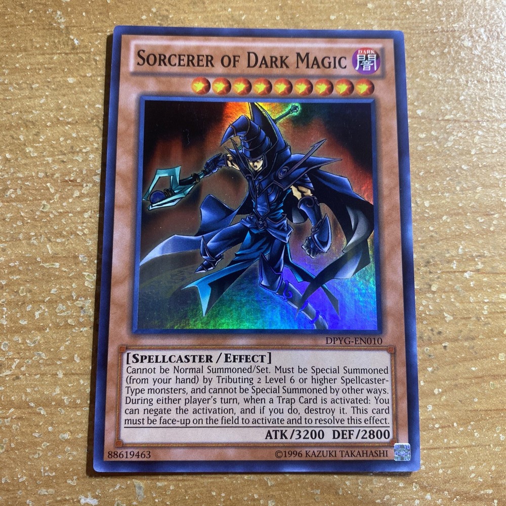 Yugioh Sorcerer of Dark Magic DPYG-EN010 Super Rare Holofoil NM Condition