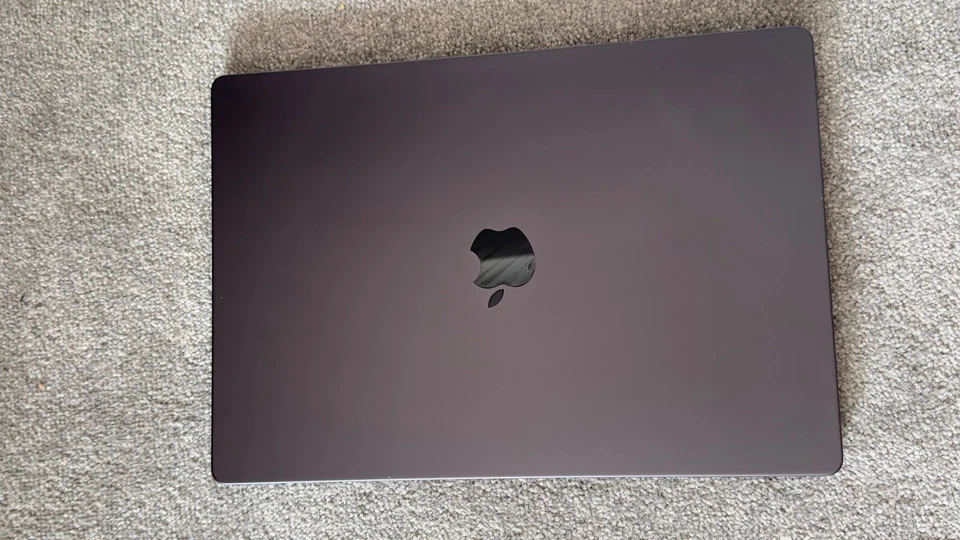 Apple MacBook Pro 16" M3 Max · 128GB · 8TB, photo 2 of 5