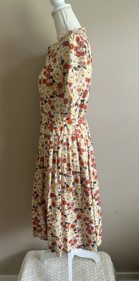 Década de 1960(?) Vestido de cintura caída costurado em casa S/S - Saia totalmente plissada e cinto de tecido - Imagem 4 de 4
