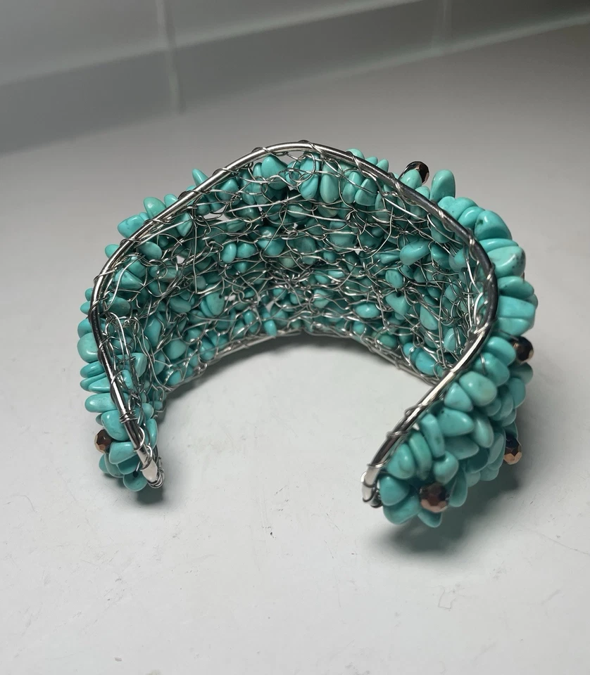 Brazalete ancho turquesa y cuentas Foto 2 de 4