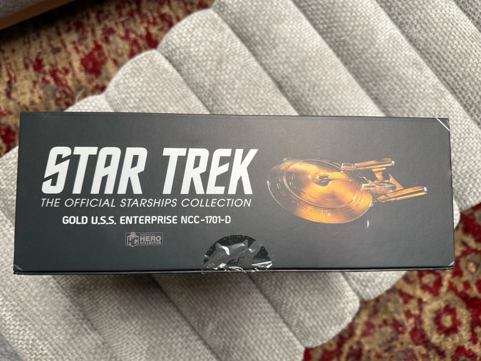 Eaglemoss Star Trek XL Gold USS Enterprise NCC-1701-D sellado con cargador Foto 4 de 4