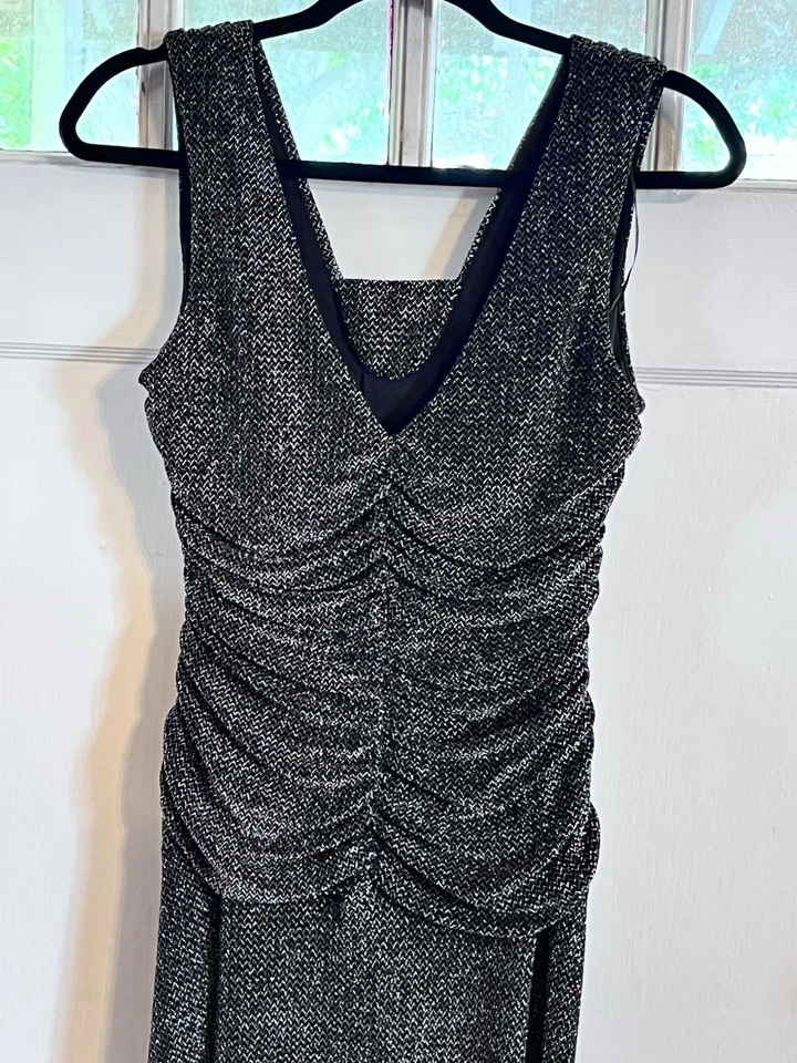 Vestido de noche NIGHTWAY talla 8T. Vestido formal. Corpiño fruncido/recogido. Brillante. Foto 2 de 4