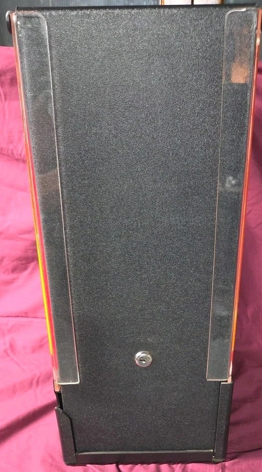 VINTAGE Hershey's Nuggets/ Reeses PB Cups 25 Cent Vending Machine With Key Works - Image 3 of 4