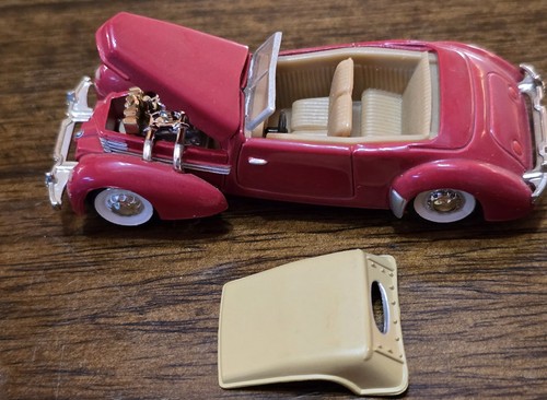 3" Racing Champions 1/64 1937 Cord Phaeton Sedan 812 Red w/ Tan Removable Roof - Picture 2 of 9