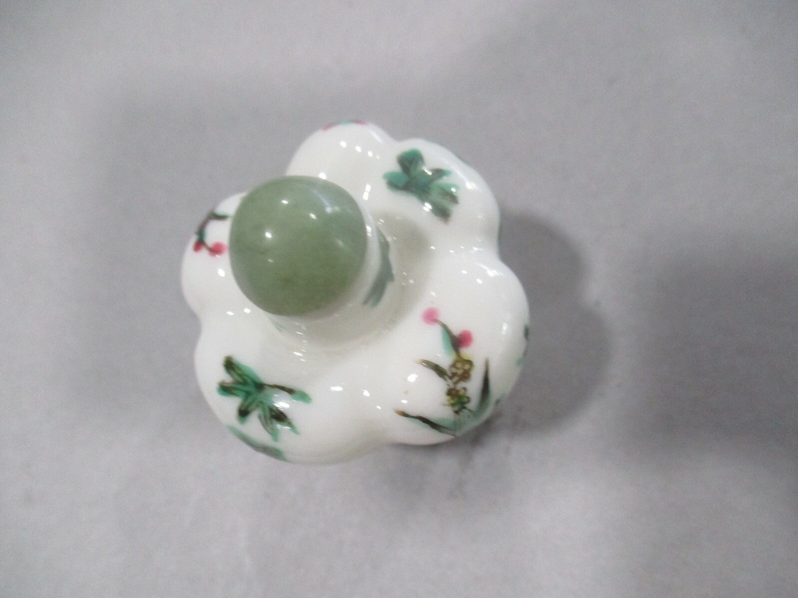 PORCELAIN ASIAN HAND PAINTED FLOWERS SNUFF BOTTLE WITH TOPPER & SCOOPER 
