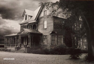 Halloween Photo/Modern Day/SPOOKY, SCARY, HAUNTED HOUSE/4X6 B&W Photo Reprint