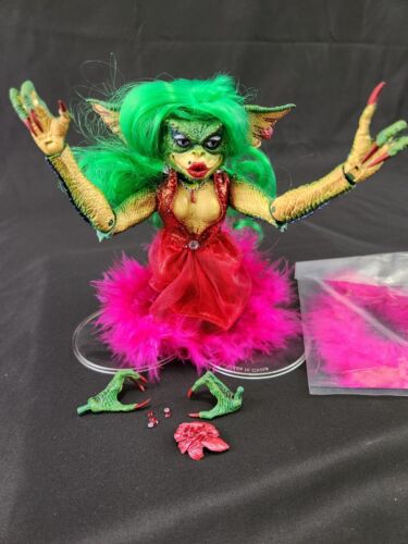 NECA Gremlins 2 - Ultimate Showgirl Red Dress Greta 7" Scale SDCC 2023 Exclusive - Bild 3 von 21