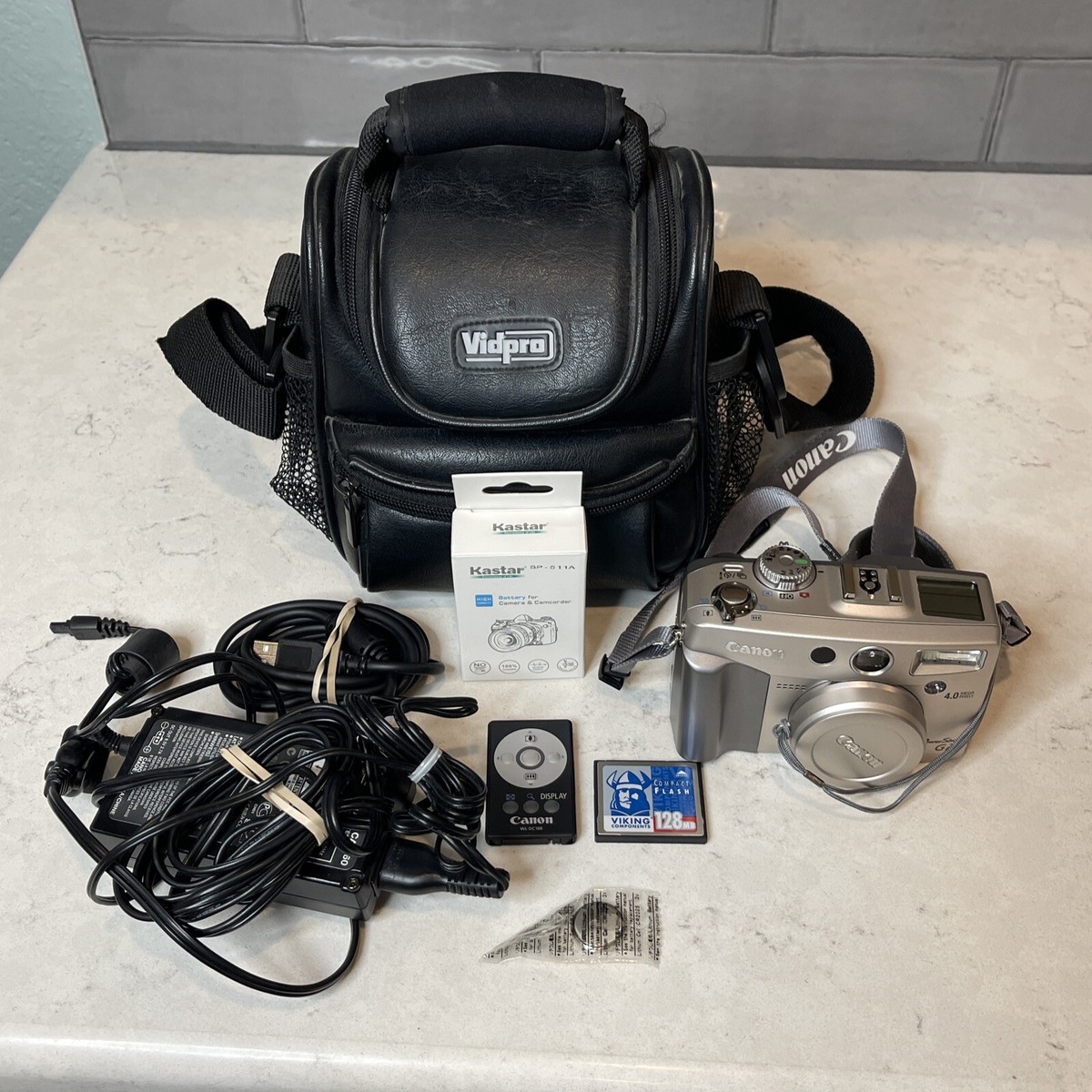 Canon PowerShot G2 Digital Camera w Accessories 4 Mega