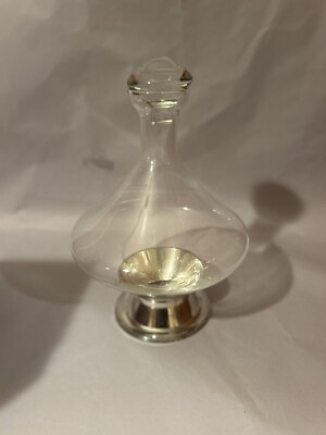 Wine Orbital Decanter with a Silver Base/Crystal Stopper