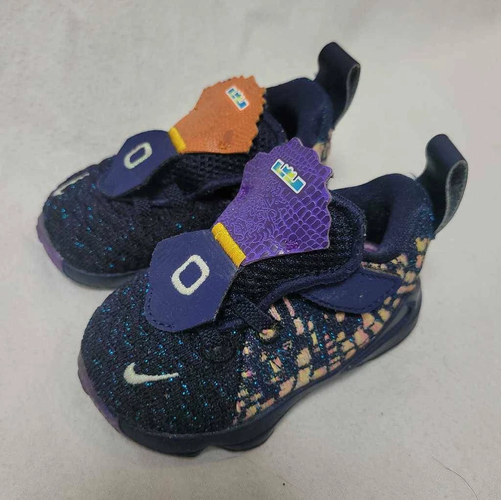 Lebron 17 sale baby shoes