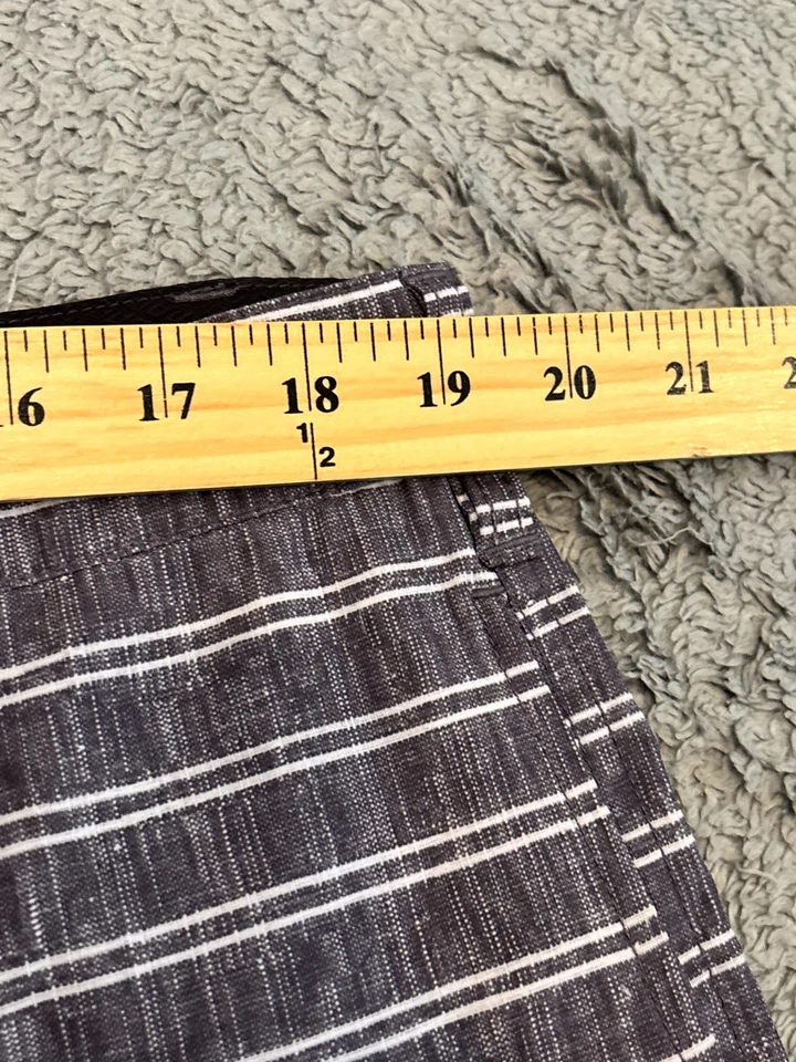 DC Shoes Pantalones Cortos Para Hombres 38 Bermudas Gris Rayas Frente Plano Informal Patinador Y2K Foto 3 de 4