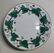 4 Wedgwood Napoleon Ivy 8 1/4" Dinner Plates Etruria  Barlaston Made In England