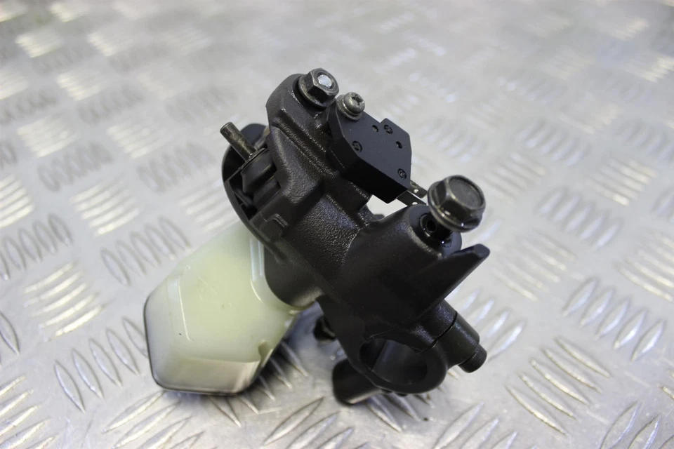 Cilindro maestro de freno delantero Kawasaki Z 1000 2010 a 2013 Z1000 ZR1000 B136 Foto 4 de 4