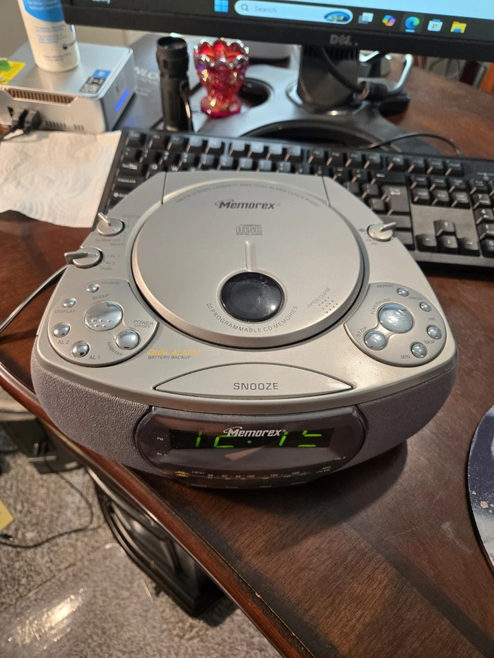 Memorex MC-2862 Silver Dual Alarm Clock AM/FM Radio CD Player Stereo - Image 2 of 4